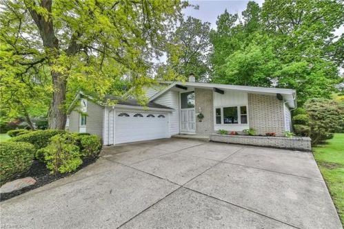 1912 Bromton Dr, Cleveland, OH 44124-3730