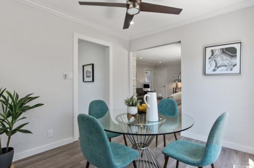 9411 Castlewood St, Oakland CA 94605-4415 exterior