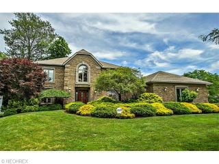 19029 Heritage Trl, Cleveland, OH 44136-7095