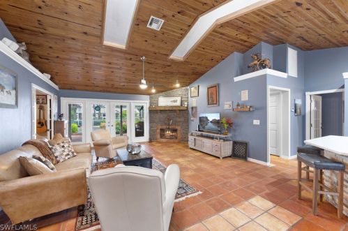 561 20th Ave, Naples FL  34120-3372 exterior