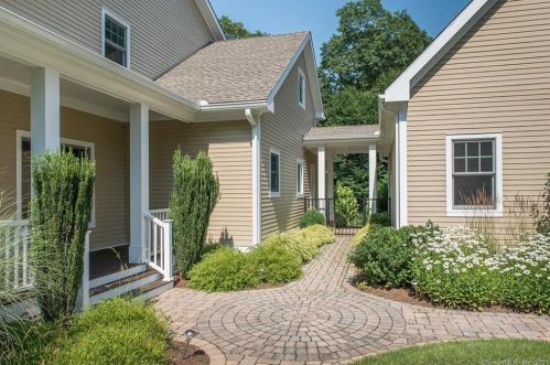 18 Heron Pond Rd, Essex CT  06426-1466 exterior
