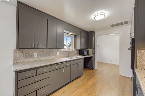 1136 92 Ave, Oakland CA 94603-1358 exterior