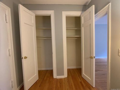 2187 Holland Ave, Bronx, NY 10462-1701