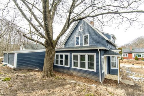 18 Leyden St, Putnam CT  06260-1718 exterior