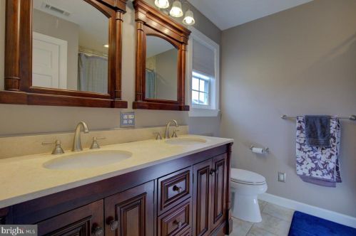 1 Diprinzio Dr, Pottstown PA  19464-2038 exterior