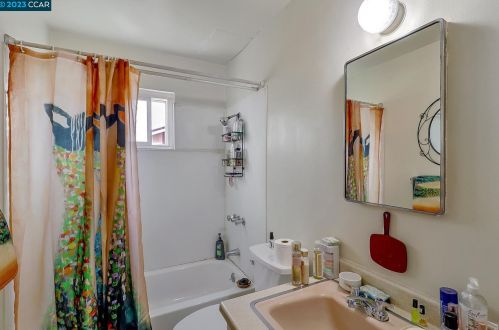 3201 Arkansas St, Oakland CA 94602-3707 exterior