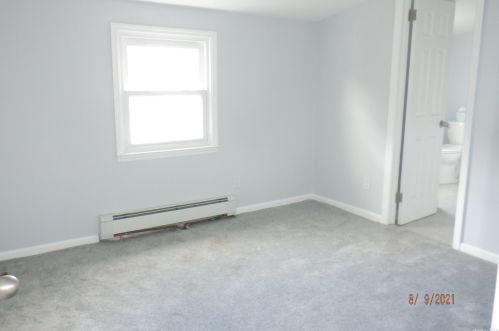 34 Liberty Ave, North Lindenhurst NY  11757-4824 exterior