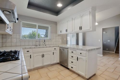 696 Tahoe St, Manteca CA  95337-6853 exterior