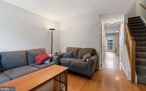 7570 Wood Mist Ln, Falls Church, VA 22043-3904
