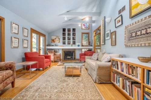 8 Chapel View Dr, Flemington, NJ 08822-4526