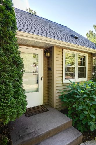 3000 Ewing Ave, Minneapolis MN  55422-3236 exterior