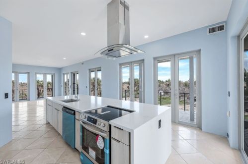 4150 Dingman Dr, Sanibel FL 33957-5107 exterior