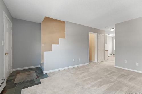 208 Brentwood Dr, Wallingford, CT 06492-4352