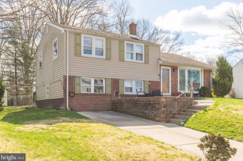906 Eisenhower Ave, Woodlyn, PA 19094-1010