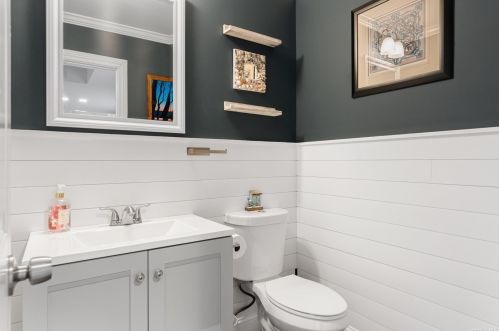 26 Patchogue Rd, Scotts Beach NY  11789-1422 exterior