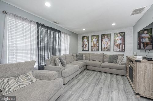 432 9th Ave, Pine Hill, NJ 08021-3710