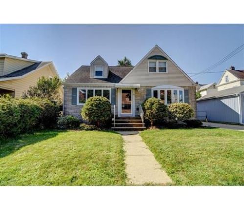 107 Wedgewood Ave, Woodbridge, NJ 07095-3553
