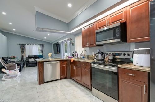 712 Hibiscus Ave, Lehigh Acres FL 33972-8000 exterior