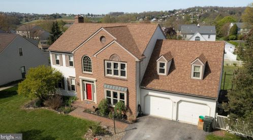 213 Fleetwood Dr, Red Lion, PA 17356-8709