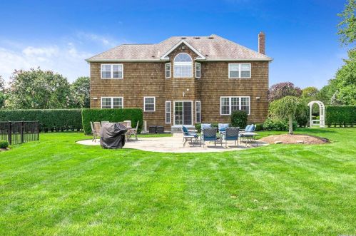 15 Seatuck Cove Ct, Eastport, NY 11941-1142