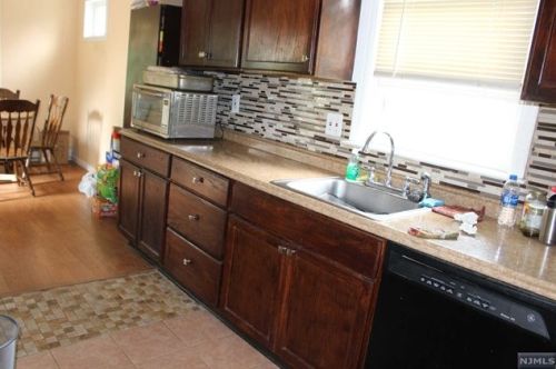 98 Howland Ave, Teaneck NJ  07666-6042 exterior