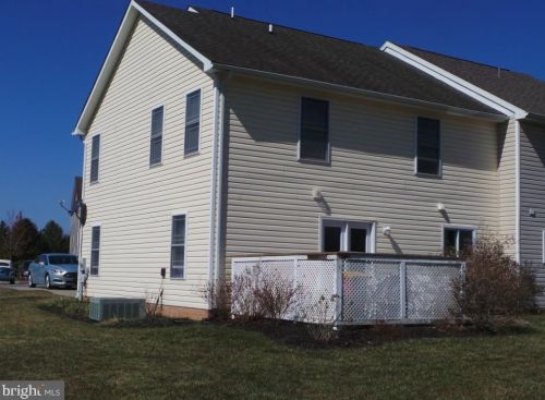 131 Baltusrol Dr, Charles Town WV  25414-4085 exterior