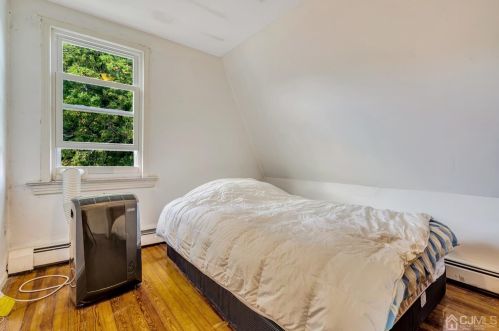 30 Freeman St, Woodbridge NJ  07095-3423 exterior