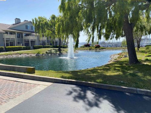 18 Lakeshore Ct, Richmond CA  94804-7419 exterior