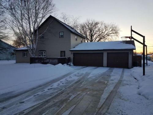 914 11th St, Wieston, IA 50563-5030