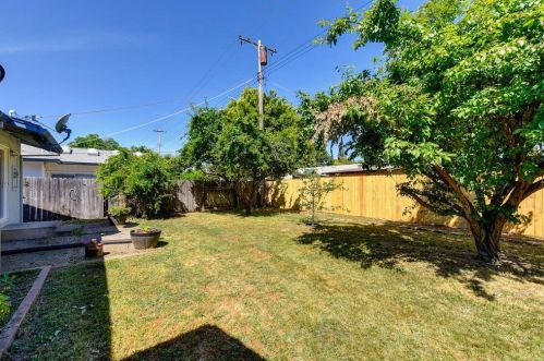 10909 Walnutwood Way, Rancho Cordova CA  95670-5114 exterior