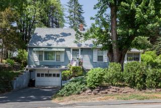 4 Brimfield Rd, Monson, MA 01057-9546