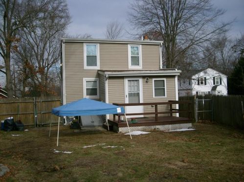 54 Arthur St, Warwick, RI 02888-1312