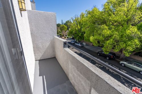 5104 Sepulveda, Van Nuys CA 91402-4307 exterior