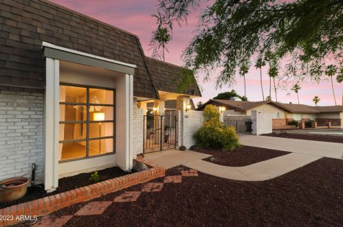 2037 Fountain St, Mesa, AZ 85213-5214