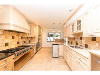 827 Southlake Dr, Hollywood FL  33019-1628 exterior