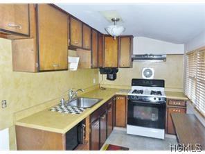 11 Lake Region Blvd, Monroe, NY 10950-1132