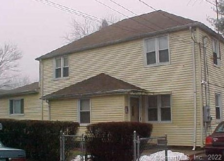 64 Wake St, Bridgeport, CT 06610-2390