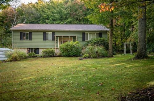 3030 Springwood Dr, Hermitage, PA 16150-9270