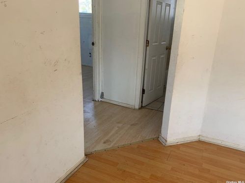 9 Maple St, Central Islip NY  11722-3105 exterior