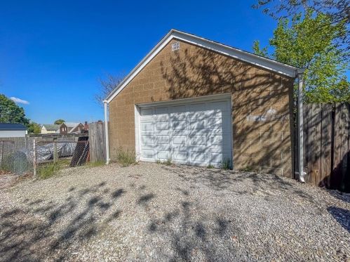 200 Larkspur St, Whitaker PA  15120-2208 exterior