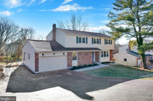 424 Falcon Rd, Norristown, PA 19403-1904