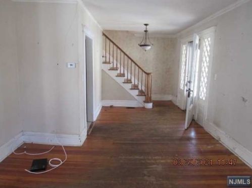 25 Malvern Pl, Verona, NJ 07044-2555