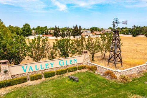 1125 Valley Glen Dr, Liberty Farms CA  95620-4835 exterior