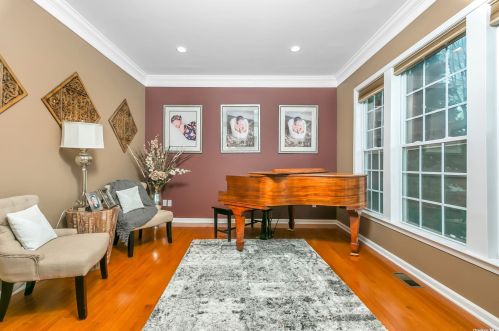 19 Pinehurst Dr, Mount Sinai NY  11766-3421 exterior