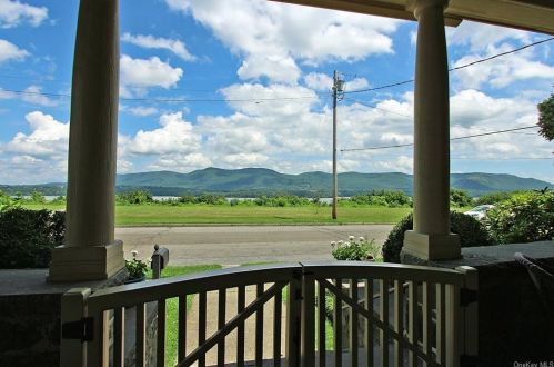 12 Bay View Ter, Newburgh, NY 12550-6002