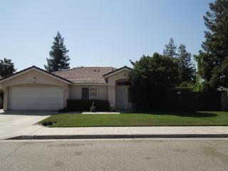 5479 Rialto Ave, Fresno CA  93722-5345 exterior