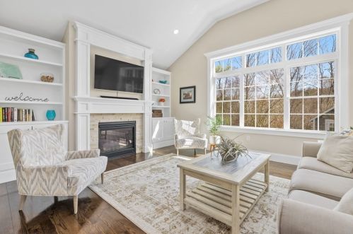 54 Cushing St, Hingham, MA 02043-3626