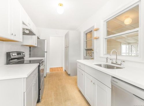 40 Glen Ave, Rye Brook NY  10573-2636 exterior