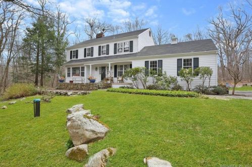 190 Briscoe Rd, New Canaan CT  06840-2303 exterior