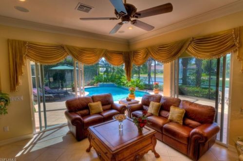 5076 Post Oak Ln, Naples FL  34105-4526 exterior